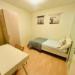 Quiet Private Easy Metro & Airport Access Penzion